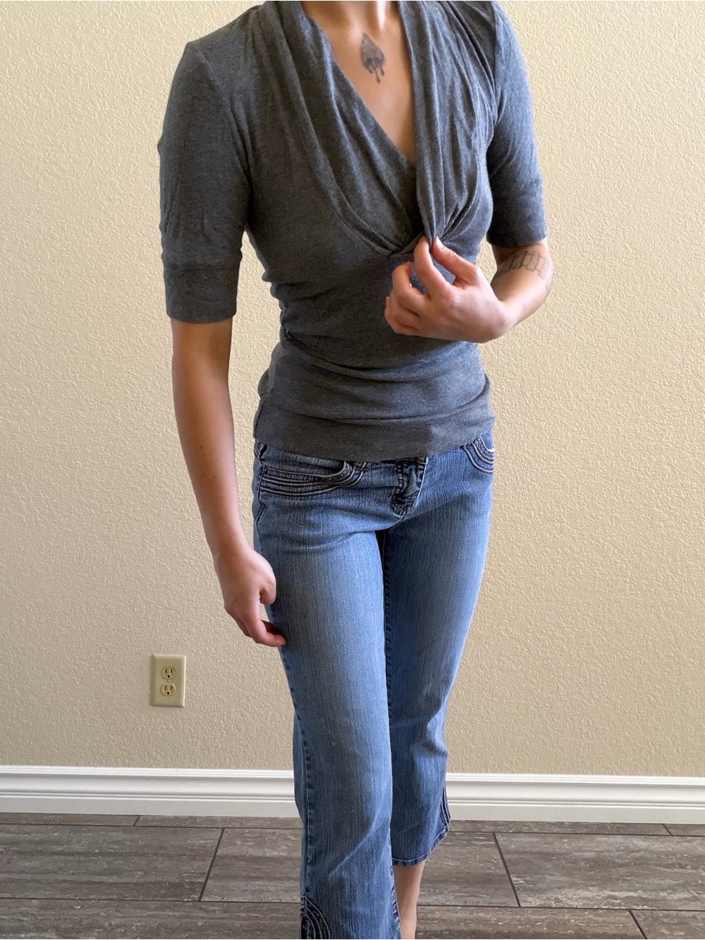 Vintage Y2K soft Gray Short-Sleeve draped V-Neck 1/2 sleeve Sweater Top blouse - Picture 2 of 4